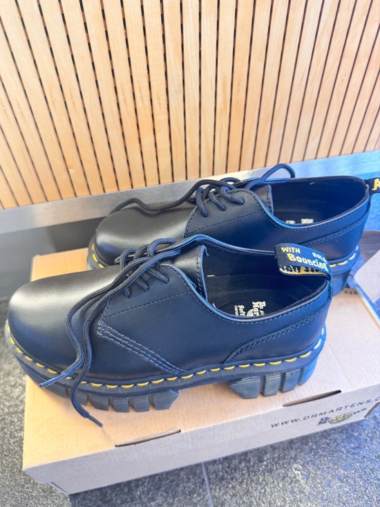 Dr. Martens Shoes - NWT Dr. Martens 8053 Black Leather Platform Shoes - US 8